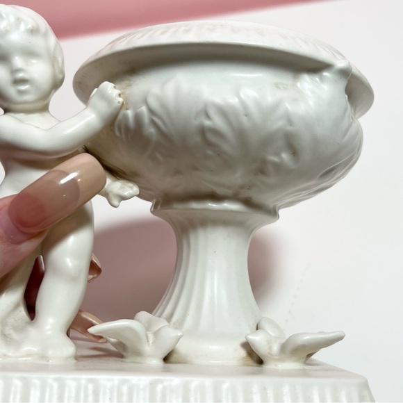 Vintage Victorian cherub baby planter - Picture 7 of 8
